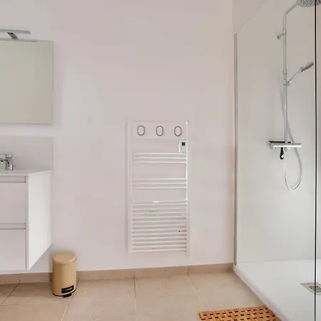 Holiday home Maison Lumineuse Pour 8 Avec Grand Jardin